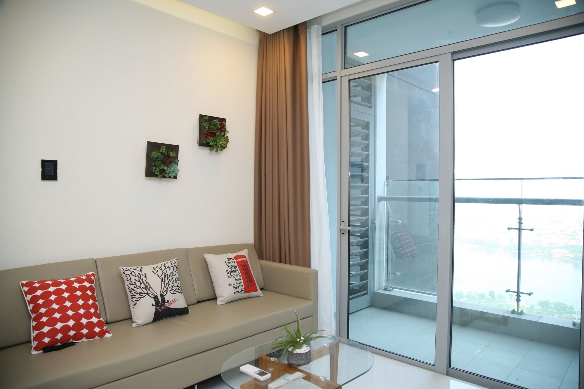 Brandnew 2 Bedroom River View Near D1 *